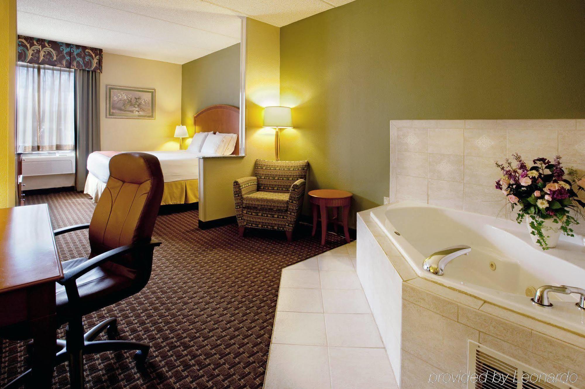 Holiday Inn Express & Suites Charlotte Arpt-Belmont By Ihg Quarto foto